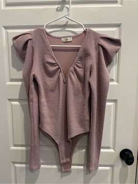 Entro ribbed puff shoulders blouse bodysuit